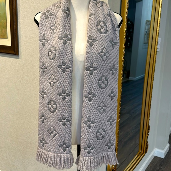 Authentic Louis Logomania wool scarf with box - Picture 1 of 11